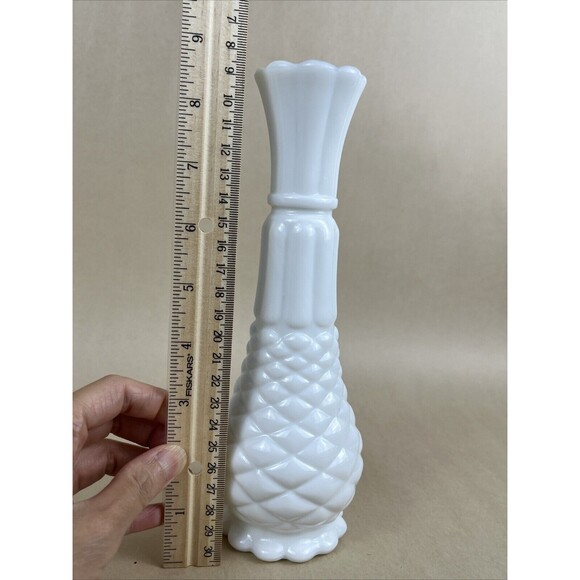 VTG White Milk Glass Bud Vase Pineapple Diamond Pattern Bottom Ribbed‎ Top 9"H - Picture 6 of 6